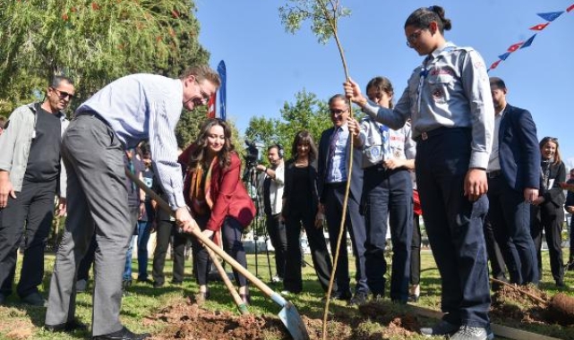 'Gezegen için' fidan diktiler