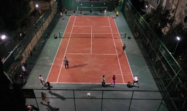 Kaş Belediyesi'nin tenis kurslarına büyük ilgi