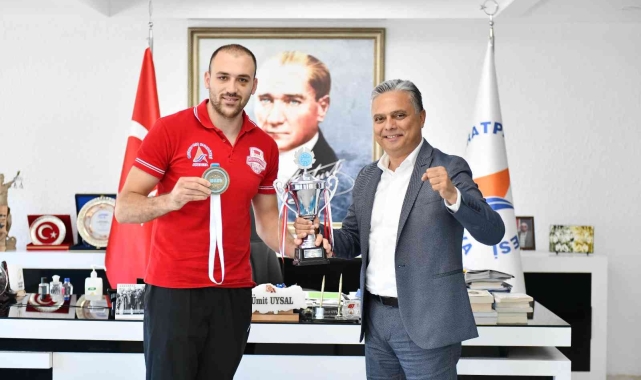 Kızıl Fırtına Avrupa'yı salladı, şampiyon oldu