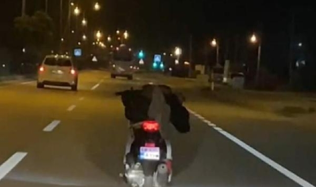 Motosikleti yüzüstü yatarak kullanan sürücüye bakın ne ceza verildi