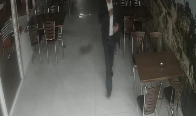 Restorandan hırsızlık kameralara yakalandı 