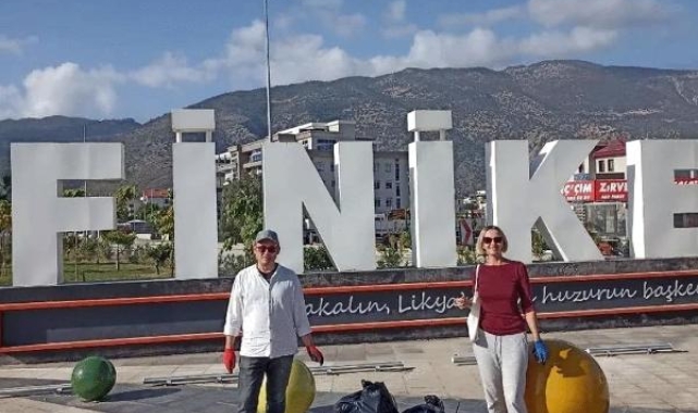 Ruslar Finike'de çevre temizliği yaptı