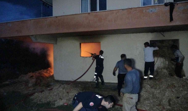Samanlıktaki yangın bina yıkılarak söndürülebildi