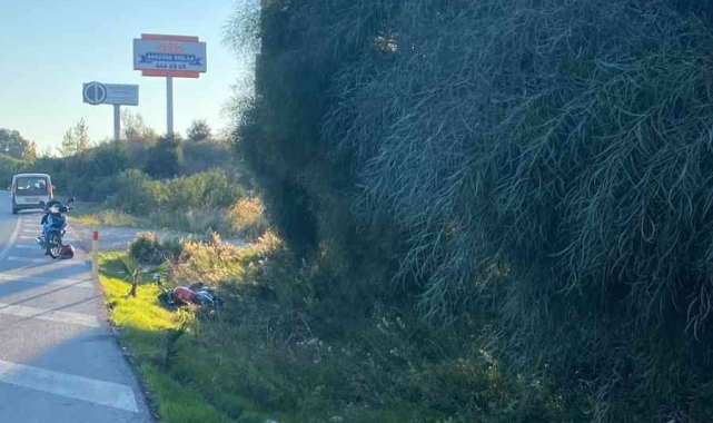 Şarampole yuvarlanan sürücüyü itfaiye eri buldu