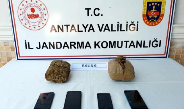 Uyuşturucuyu piyasaya süremeden yakalandılar