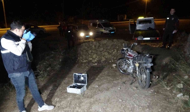 Yedieminden motosiklet çaldılar, satmaya kalkışınca yakalandılar