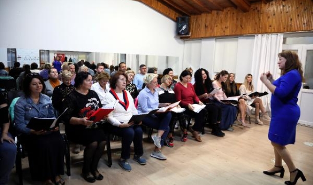 Yerleşik yabancılardan Türkçe korosu; İzmir Marşı da repertuvarda