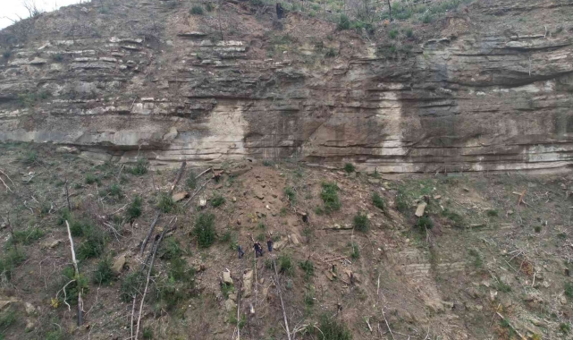 70 metrelik kayalıklardan düşen adam drone ile bulundu