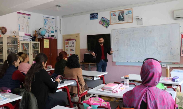Alanya'nın tek köy yaşam merkezinde öğrenci ve veliler birlikte eğitim alıyor
