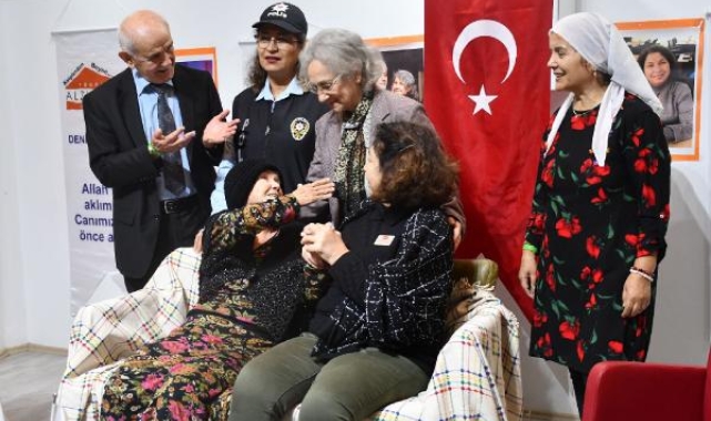 Alzheimer hastalığını tiyatro ile anlattılar