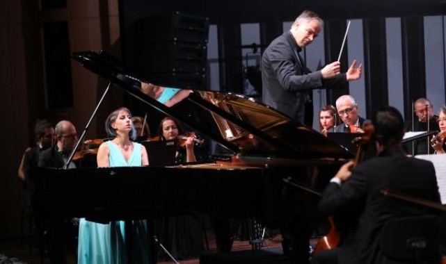 Antalya Piyano Festivali'nde senfoni gecesi