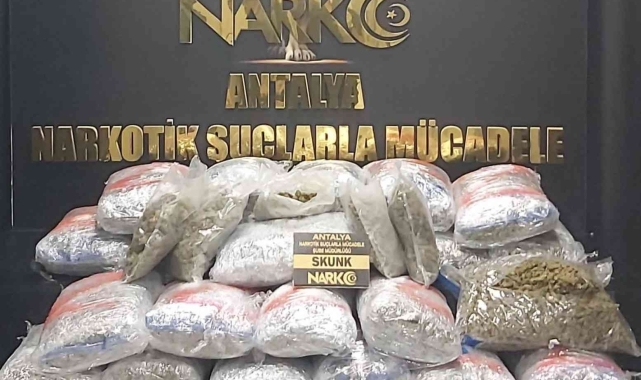Antalya'da 48 kilogram uyuşturucu ele geçirildi: 4 gözaltı