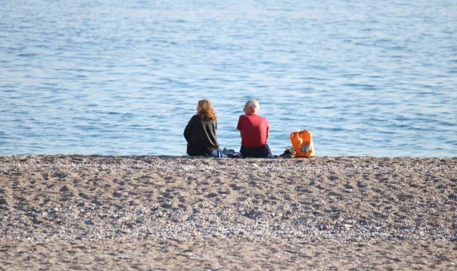 Antalya'da Aralık ayı sonunda deniz keyfi