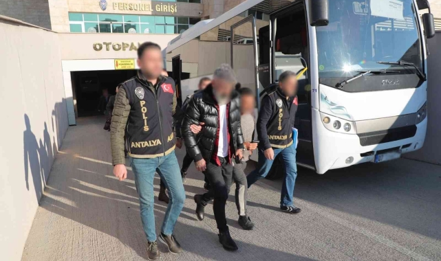 Antalya'da aranan 92 şahıs yakalandı