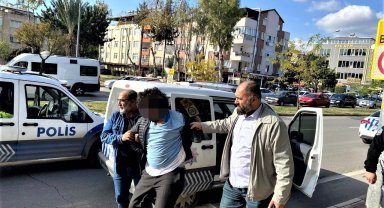 Antalya'da kurye dehşeti; Kapı anahtarı ile 3 polisi yaraladı