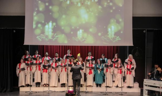 Antalya'da Noel kutlaması; ilahiler okundu, tiyatro sergilendi