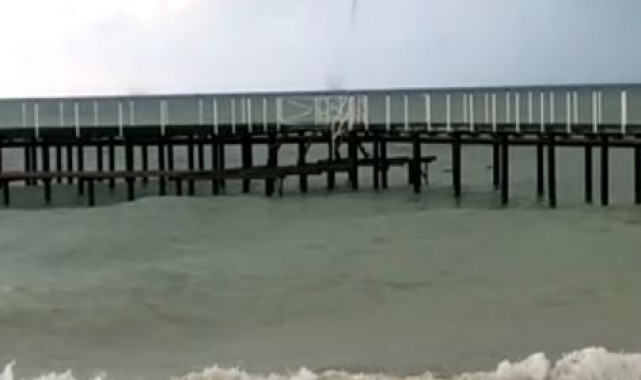 Antalya'da sağanak yağmur hayatı felç etti