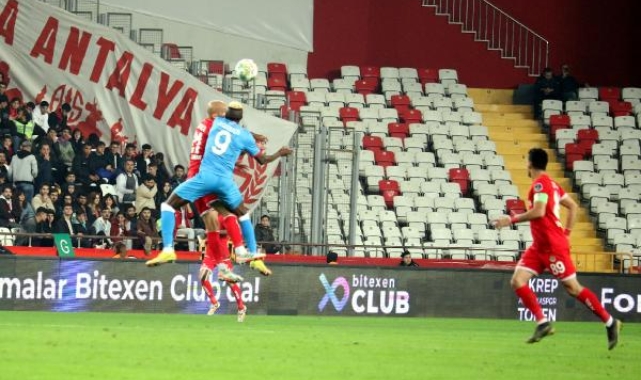 Antalyaspor, hazırlık maçında İtalyan devi Napoli'ye 3-2 kaybetti