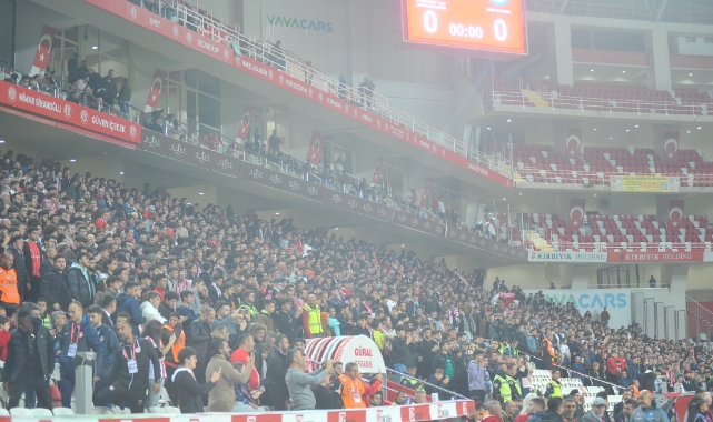 Antalyasporlular lig arasında da takımını yalnız bırakmadı