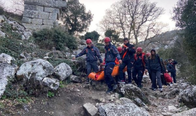 Antik kentin surlarından düşen Rus turistin ayağı kırıldı