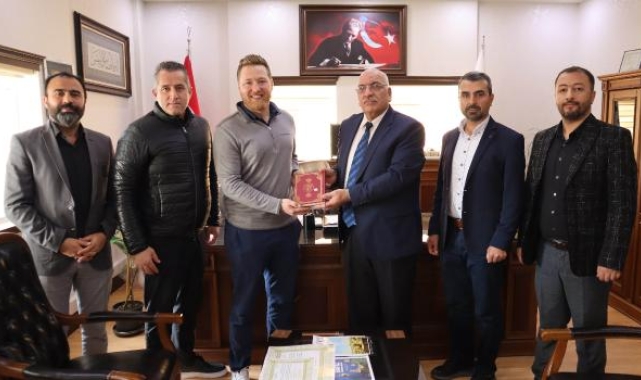 Atatürk hayranı Robert, Müslüman olup 'Kemal' adını aldı