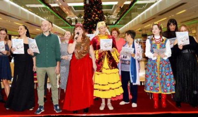 AVM dünya şarkılarıyla çınladı