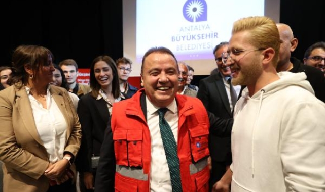 Başkan Böcek; Söz verdiğim gibi, Antalya'yı gençlerle yönetiyorum