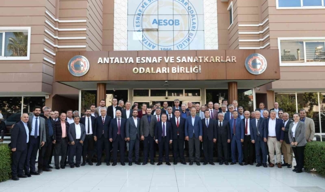Başkan Muhittin Böcek :"Esnafla rekabet etmiyoruz''