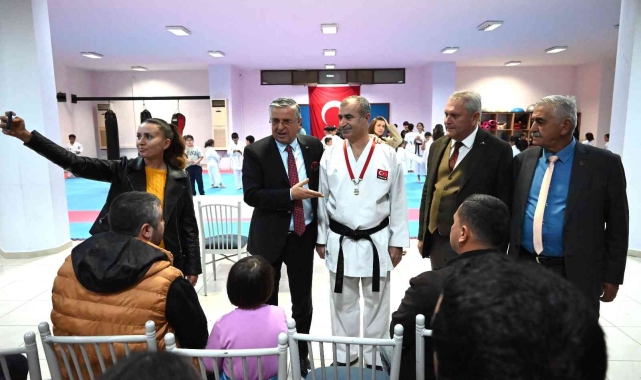 Başkan Topaloğlu:" "Sağlıklı bir gençlik yetiştirmek için uğraşıyoruz."
