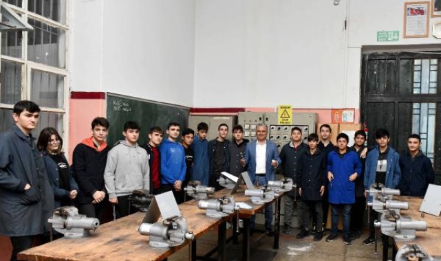 Başkan Uysal'dan gençlere: Çok değerlisiniz