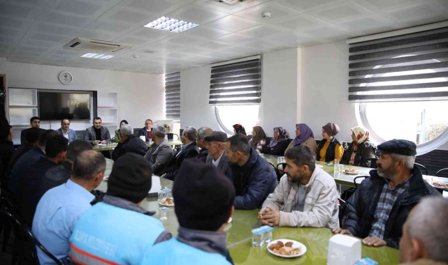 Başkan Yücel, kız öğrenci yurdunda kalan öğrencilerin ailelerini dinledi