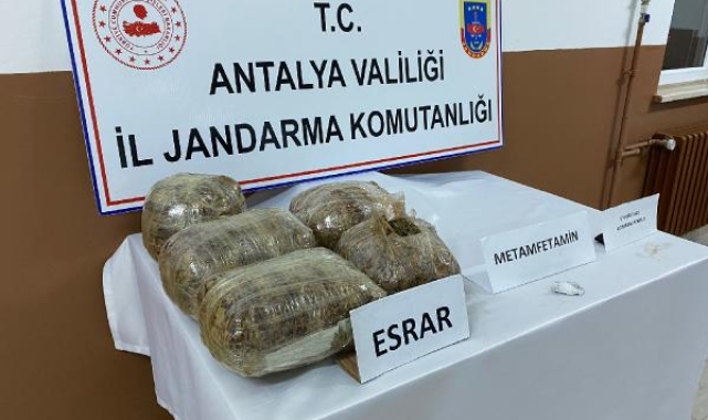 Bavuldaki uyuşturucuyu Elyaf buldu