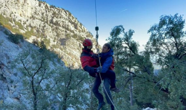 Dağ yürüyüşünde mahsur kalan Rus turistler kurtarıldı