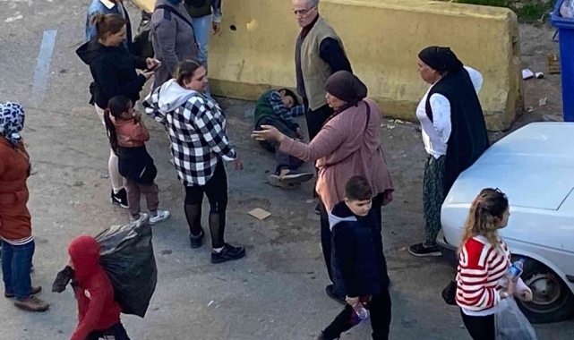 Darp edilen mendilci çocuğun yardımına vatandaşlar koştu