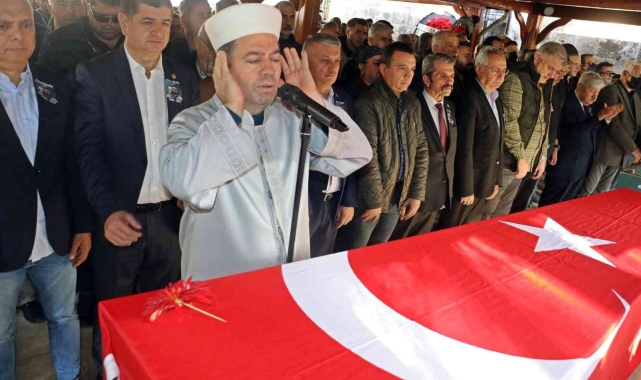 Duayen gazeteci Ali Orhan, son yolculuğuna gözyaşlarıyla uğurlandı