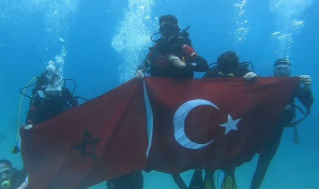Faslı öğrenciden su altında tur kutlaması