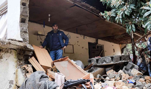 Finike'de sel sularının yıktığı evin sahbi: "Allah, devletten razı olsun"