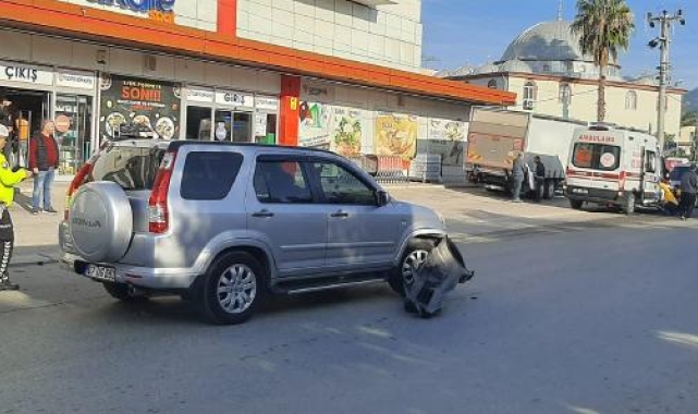 Gazipaşa'da ambulansla otomobil çarpıştı