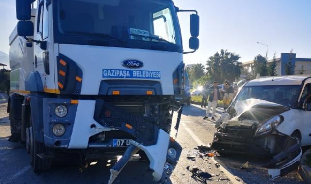 Gazipaşa'da kaza: 3 yaralı