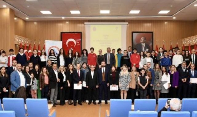Geleceğin bilim insanları ödüllendirildi