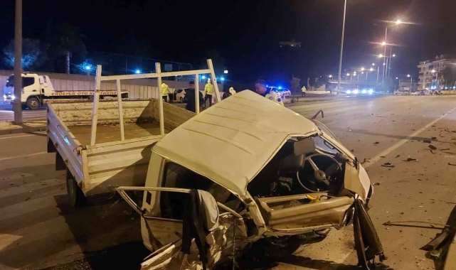 İki otomobilin çarpıştığı feci kazada 1 ölü, 1 yaralı