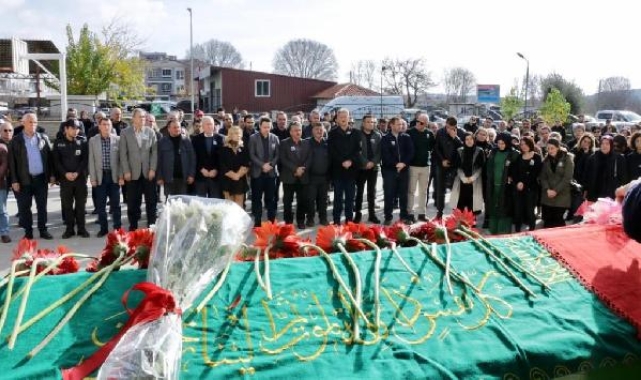 İndiği halk otobüsünün altında kalan Sema öğretmen için okulunda tören