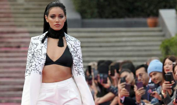 İspanyol top model Kimberly, Antalya'da podyuma çıktı