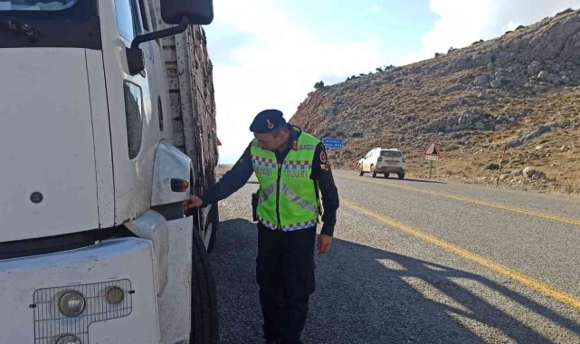 Jandarmadan kış lastiği denetimi
