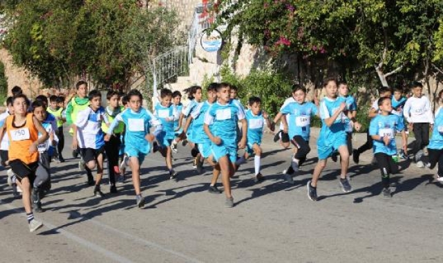Kaş'ta Atatürk Kır Koşusu düzenlendi
