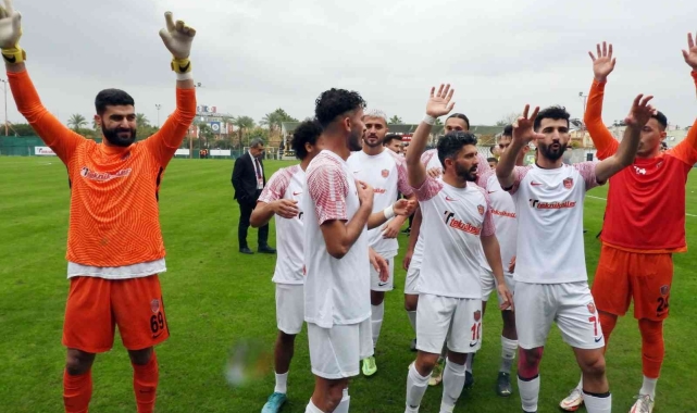 Kepez Belediyespor zirvedeki yerini korudu