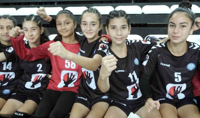 Kepez'de hentbol dolu dizgin