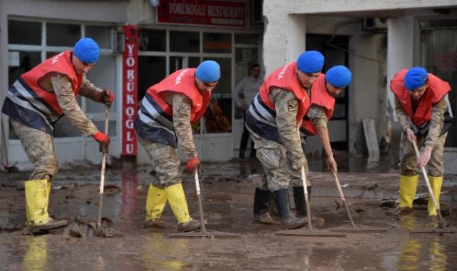 Komando birlikleri afet yerinde