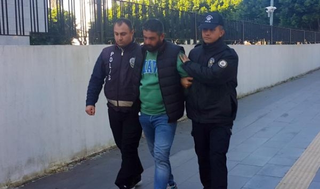 Kucağındaki yavru köpeği ısırıp, dövdü !