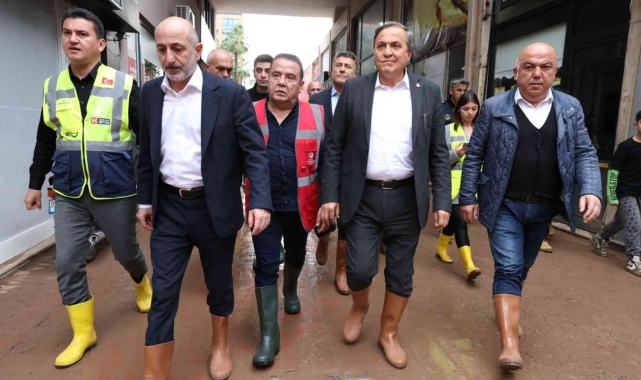 'Kumluca ve Finike 'afet bölgesi' ilan edilsin'